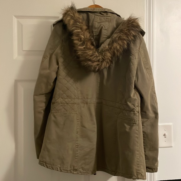 Guess women’s midweight cargo jacket with hood - Picture 5 of 8